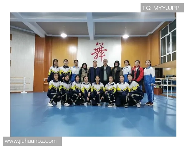 聚焦绿茵场巨星专访讲述球员逐梦之路与赛场内外精彩故事